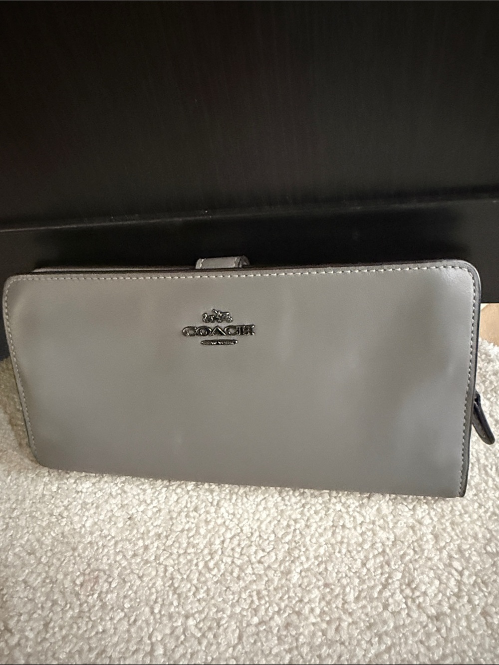 Coach  Skinny Defined Calf Leather Light Gray Zip Wallet